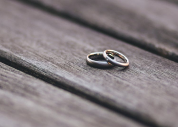 Cara Mengatasi Godaan yang Datang sebelum Pernikahan