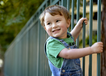 Mengatasi Anak yang Mengalami Gangguan Bicara
