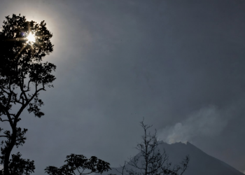 Mitos: Kisah Umar Mengubur Anak Perempuannya Hidup-Hidup