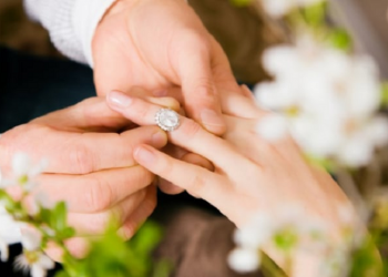 Empat Cara Meminang Perempuan Melalui Perantara (1)