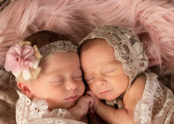 Jangan Cemas Bund! Ini Tumbuh Kembang Ideal Bayi Kembar dalam Kandungan