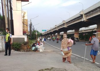 Menjual Derita, Membeli Simpati