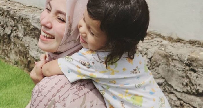 Belajar Pola Asuh Demokratis ala Puput Melati