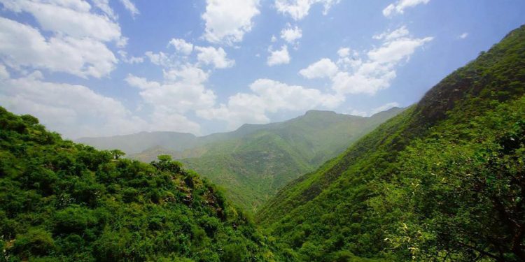 Soudah, Tempat Keindahan Alam Arab Saudi yang Terbuka untuk Dunia