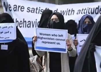 Ratusan Wanita Kenakan Burqa Gelar Aksi Dukung Taliban di Afghanistan
