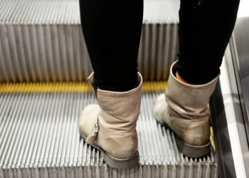 Pertama di Jepang, Aturan Pengguna Harus Terus Berjalan di Eskalator Dirilis