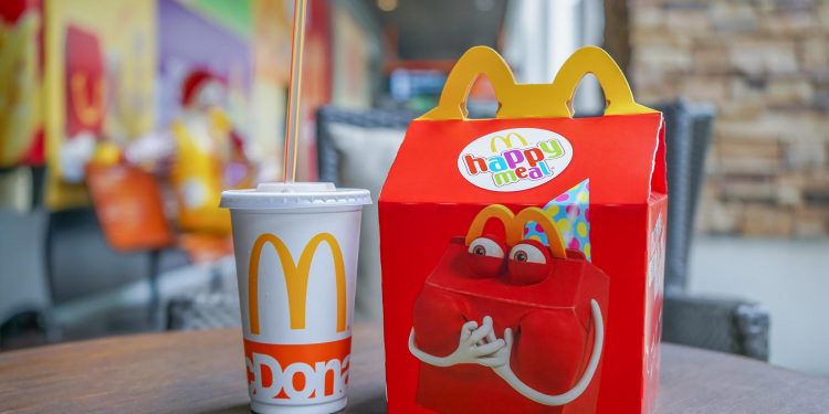 McDonald's akan Kurangi Secara Drastis Mainan Plastik di Happy Meal pada 2025
