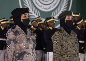 Perempuan ikut ambil bagian dalam parade militer Hari Nasional Saudi tahunan untuk pertama kalinya dalam sejarah Kerajaan pada hari Kamis lalu.