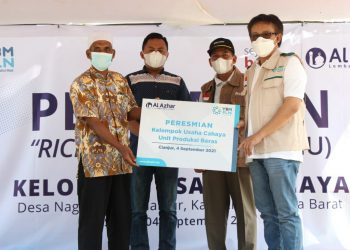 Serahkan Bantuan RMU YBM PLN Dukung Desa Gemilang LAZ Al Azhar Menuju Sejahtera