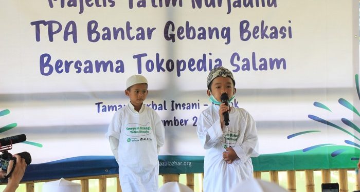 LAZ Al Azhar dan Tokopedia Salam Ajak Anak Yatim Bantar Gebang Liburan Ceria