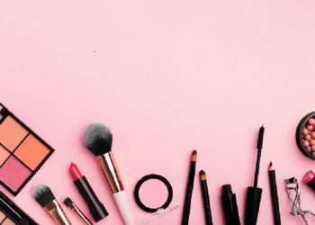 Tips Makeup Fresh untuk Tampil Cantik saat Zoom Meeting