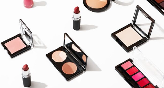 Tips Makeup untuk Kelopak Mata Berminyak