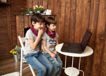 Kampung dengan Satgas Pengawas Gadget untuk Anak-Anak