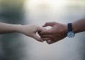 10 Cara Suami Mengungkapkan Cinta