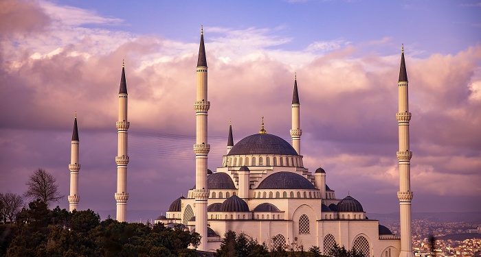 4 Perbedaan Khilafiyah Menurut Ulama