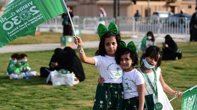 Perayaan Hari Nasional Saudi Diawali dengan Parade Warna-warni dan Tarian Budaya