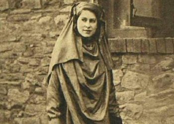 Cantiknya Ratu Elizabeth II Kenakan Hijab pada Tahun 1946