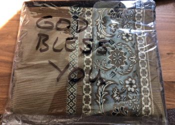 Hoosiers Sumbangkan Sajadah untuk Pengungsi Afghanistan