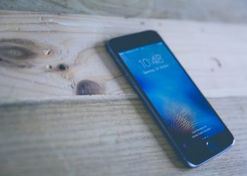 Generasi Muda Amerika Mulai Tinggalkan Smartphone, Ini Alasannya