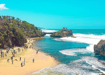 Pantai Ngrawe Gunung Kidul, Destinasi Wisata Hist di Yogyakarta