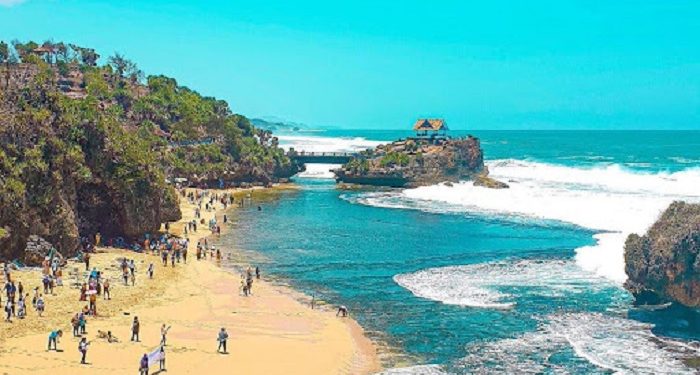 Pantai Ngrawe Gunung Kidul, Destinasi Wisata Hist di Yogyakarta