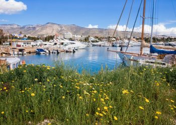 Antara Gunung dan Laut, Di Luar Jalur Wisata Yunani