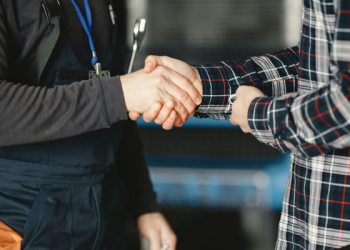 Silakan Berkenalan dengan Siapa pun