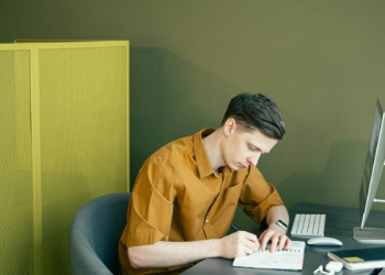 Tips tetap Sehat untuk Kamu yang Terlalu Lama Duduk