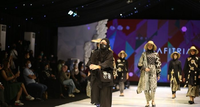 Indahnya Koleksi Batik Lisa Fitria Di Ajang Malang Fashion Week 2021