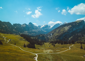 Di Balik Fenomena HRS dan UAS