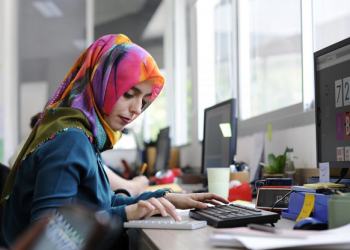 Gaji Wanita Lebih Tinggi dari Lelaki