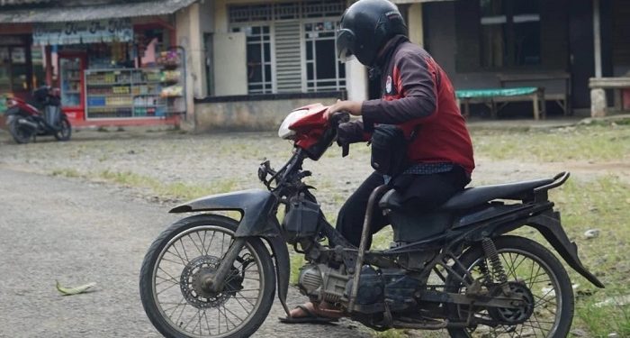 Mengabdi untuk Negeri, Jajang Tempuh 25 KM Tiap Hari