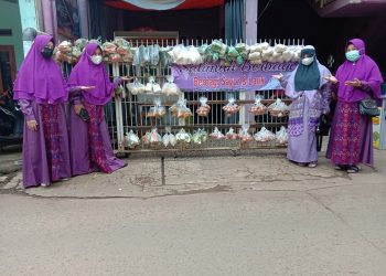 Warga Serbu Puluhan Paket Sayur dan Lauk saat Jumat Berkah Salimah Jatiasih