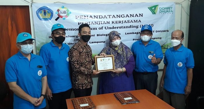 Teken MoU, Dompet Dhuafa Lampung dan IKABI FMIPA UNILA Jalin Kolaborasi Kebaikan