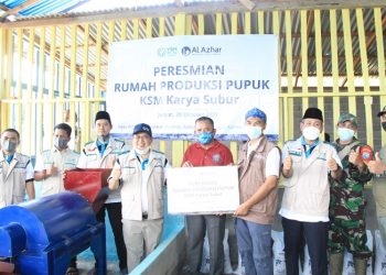 Dorong Peternakan Terintegrasi, LAZ Al Azhar dan YBM PLN Hadirkan Rumah Produksi Pupuk
