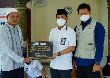 Wakil Bupati dan LAZ Al Azhar Cilacap Resmikan 19 Wakaf Sumur di Kampung Laut