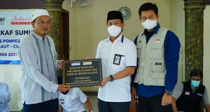 Wakil Bupati dan LAZ Al Azhar Cilacap Resmikan 19 Wakaf Sumur di Kampung Laut