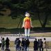 Boneka Raksasa Squid Game Hadir di Taman Kota Seoul