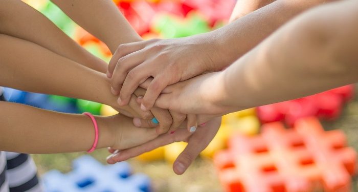 10 Permainan Melatih Komunikasi pada Anak