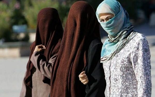 Muslim Essex County Ungkapkan Kemarahan atas Pelepasan Paksa Jilbab Siswi di Sekolah