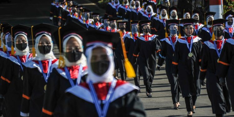 Kejutan-kejutan Suami Istri (5)