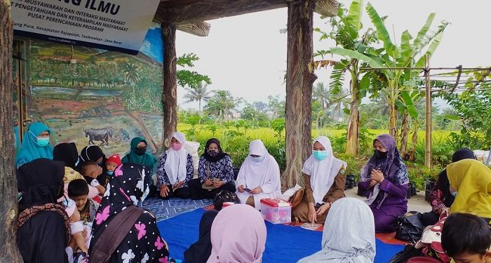 Ketua PKK Kecamatan Rajapolah Hadiri Kegiatan Posyandu di Saung Ilmu Tanjungpura