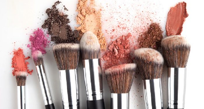 5 Makeup Brush yang Wajib Kamu Punya untuk Pemula