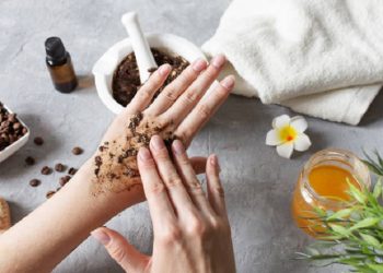 DIY: Hilangkan Bekas Luka dengan Lulur Badan dari Kopi