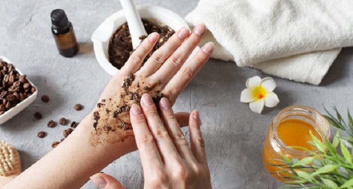 DIY: Hilangkan Bekas Luka dengan Lulur Badan dari Kopi