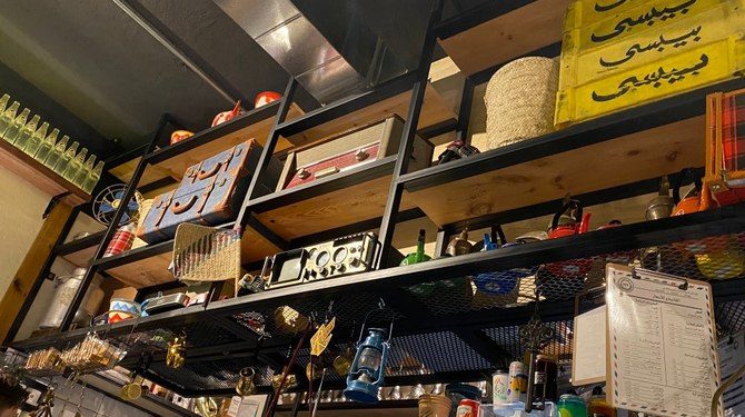 Kafe Bertema 70-an di Riyadh Bawa Pelanggan Kembali ke Masa Lalu