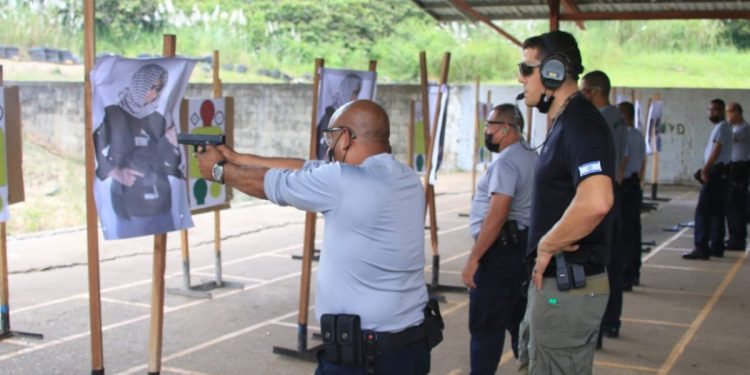 Pelatihan Menembak Polisi Panama Jadikan Sasaran yang Kenakan Pakaian Tradisional Arab
