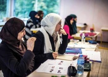 Sistem Pinjaman Saat Ini Merugikan 100.000 Pelajar Muslim Inggris