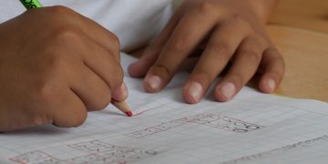 Bun, Anak Belajar itu Tidak Hanya Mengerjakan PR