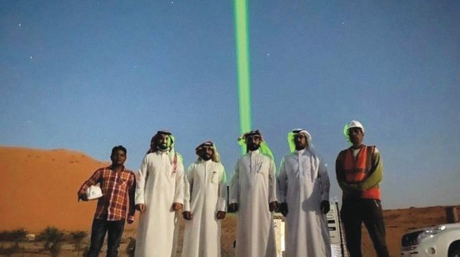 Lindungi Pelancong, Saudi Pasang Suar Laser untuk Terangi Jalan di Gurun Nafud